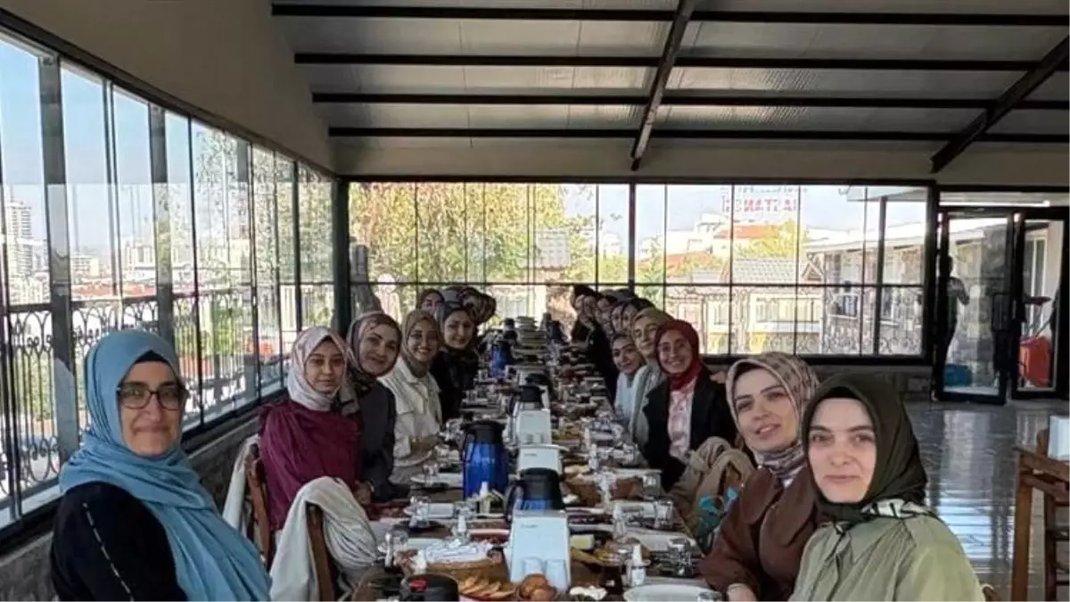 afyonkarahisarda genc kiz ogrencilere yonelik kahvalti programi duzenlendi 3VeScZMH.jpg