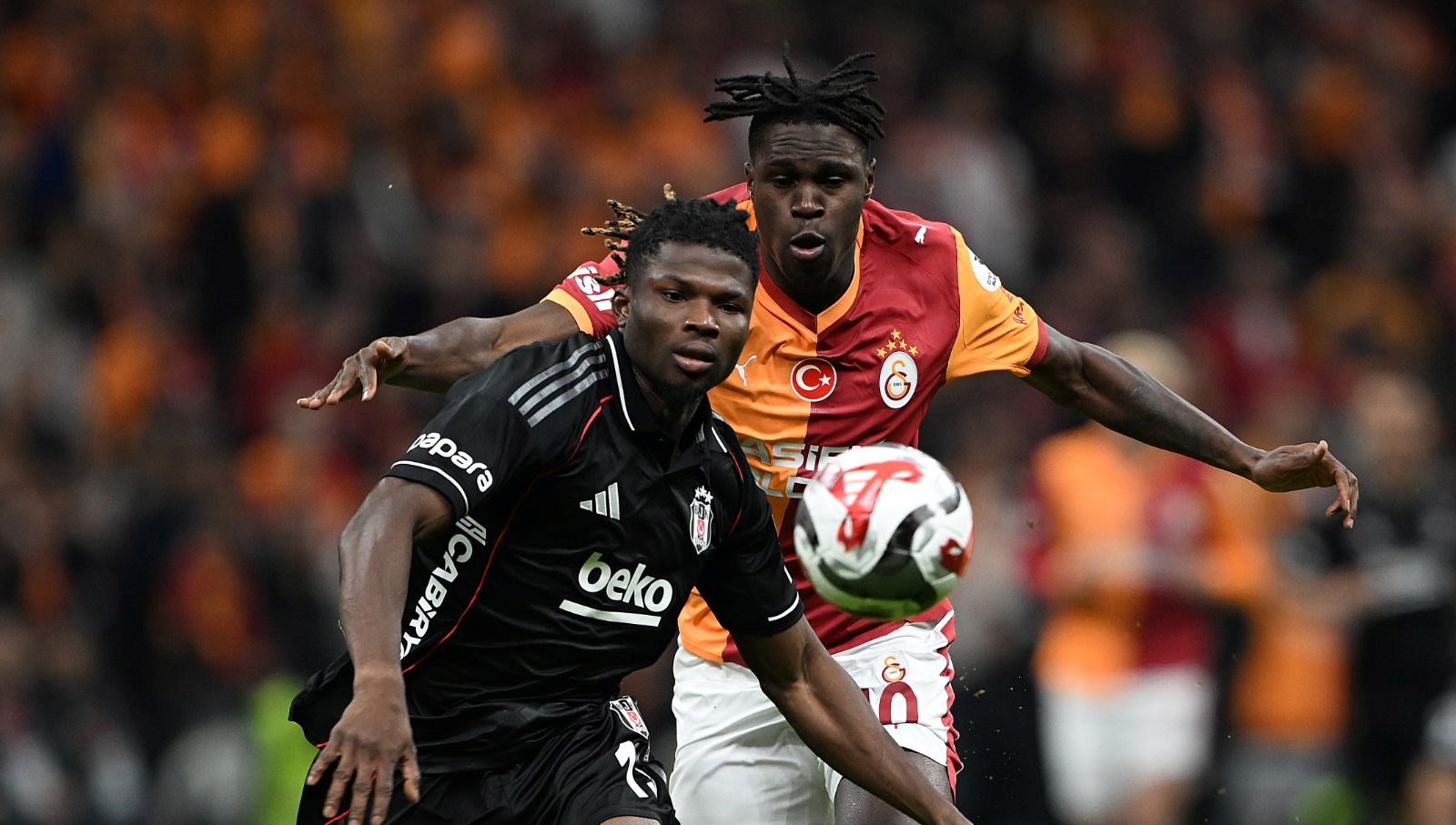 galatasaraydan wilfried singo icin sakatlik aciklamasi VYI8Uw7E