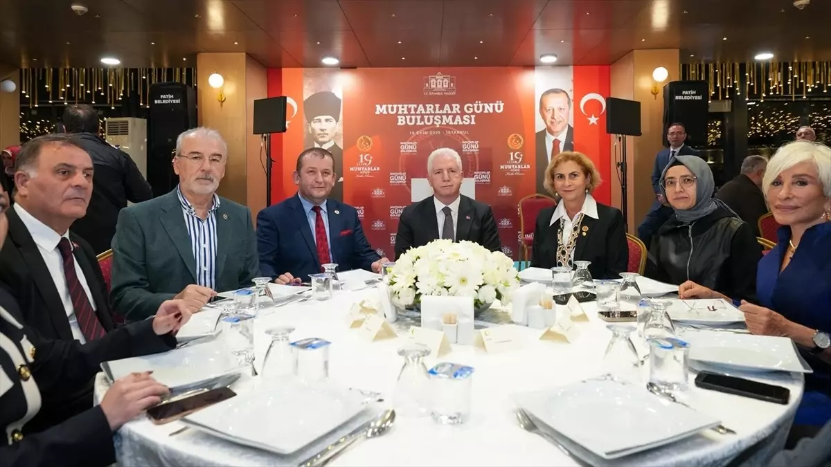 istanbul valisi gul kentte gorev yapan muhtarlarla bir araya geldi sAAPQ6qT.jpg