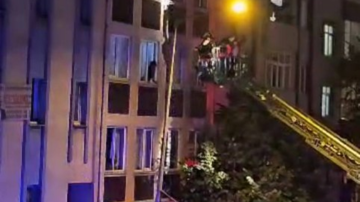 istanbulda bir sahis bosandigi esinin yasadigi apartmani atese verdi 3u agir 7 yarali wbjTyOrt.jpg