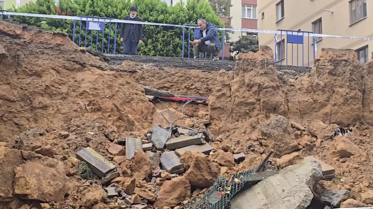 maltepede duvar coktu dtiO24hy.jpg