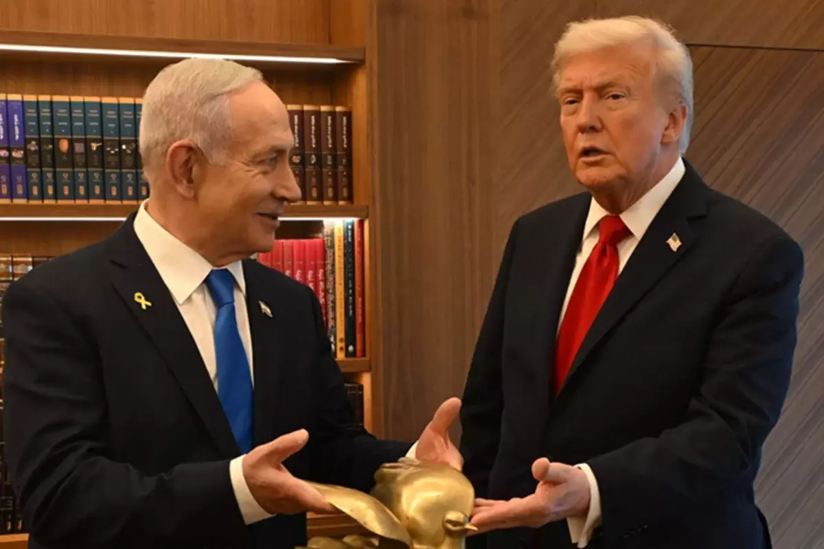 netanyahudan trumpa dikkat ceken hediye REsKvMEq.jpg