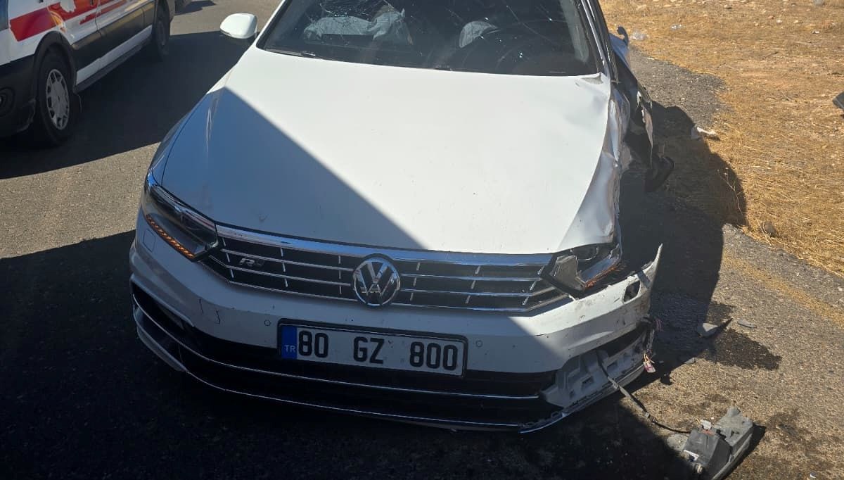 sirnakta kamyonet ve otomobilin carpistigi kazada 8 kisi yaralandi cC8XZMN1