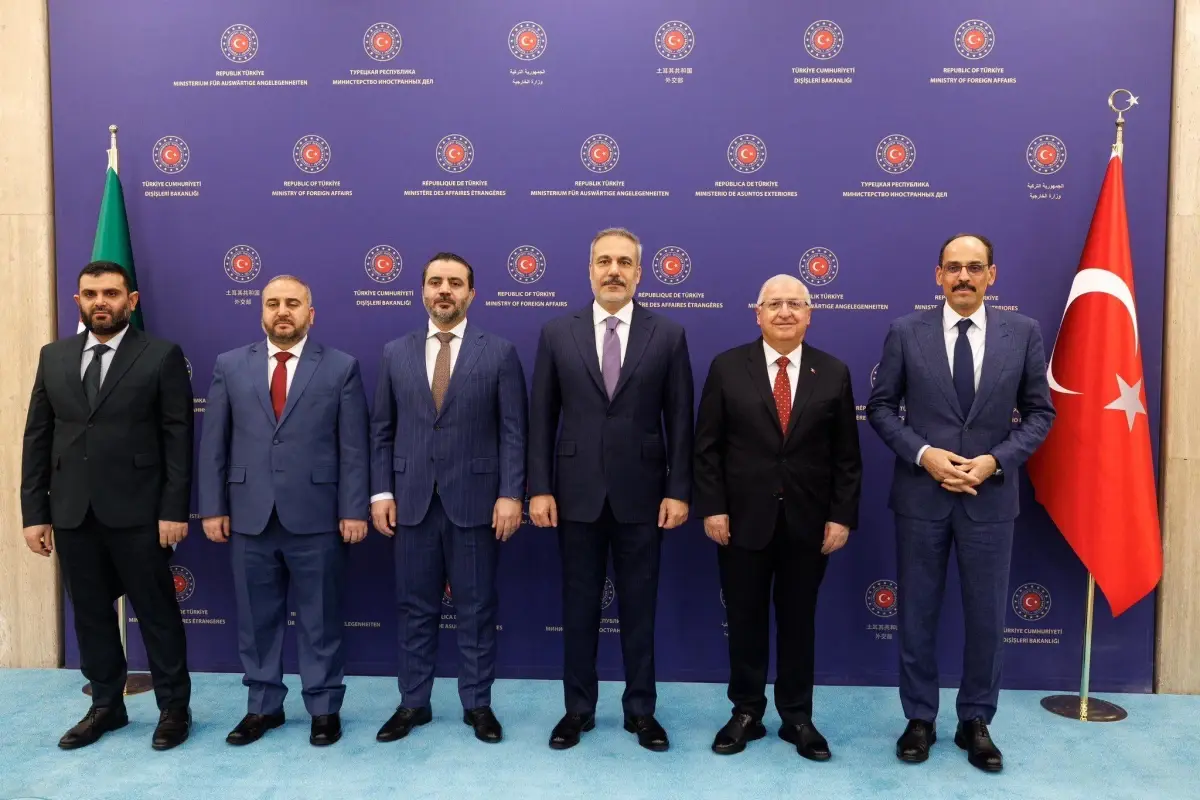 turk ve suriyeli yetkililer suriyenin toprak butunlugu icin bir araya geldi Myiskkq9.jpg