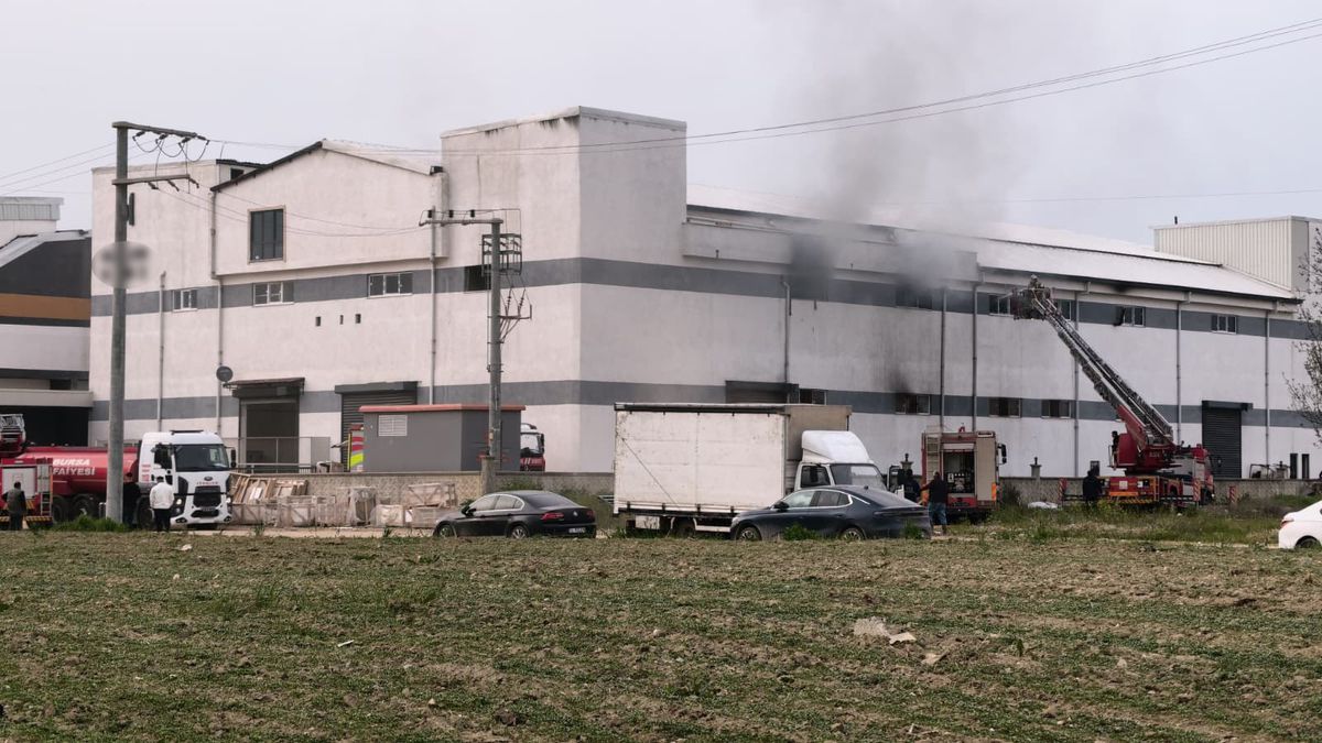 İnegöl’deki Mobilya Fabrikasında Çıkan Yangın Kontrol Altına Alındı