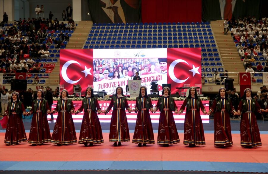 Çocuklarını servise götürürken fil saldırısına uğrayan kadın hayatını kaybetti