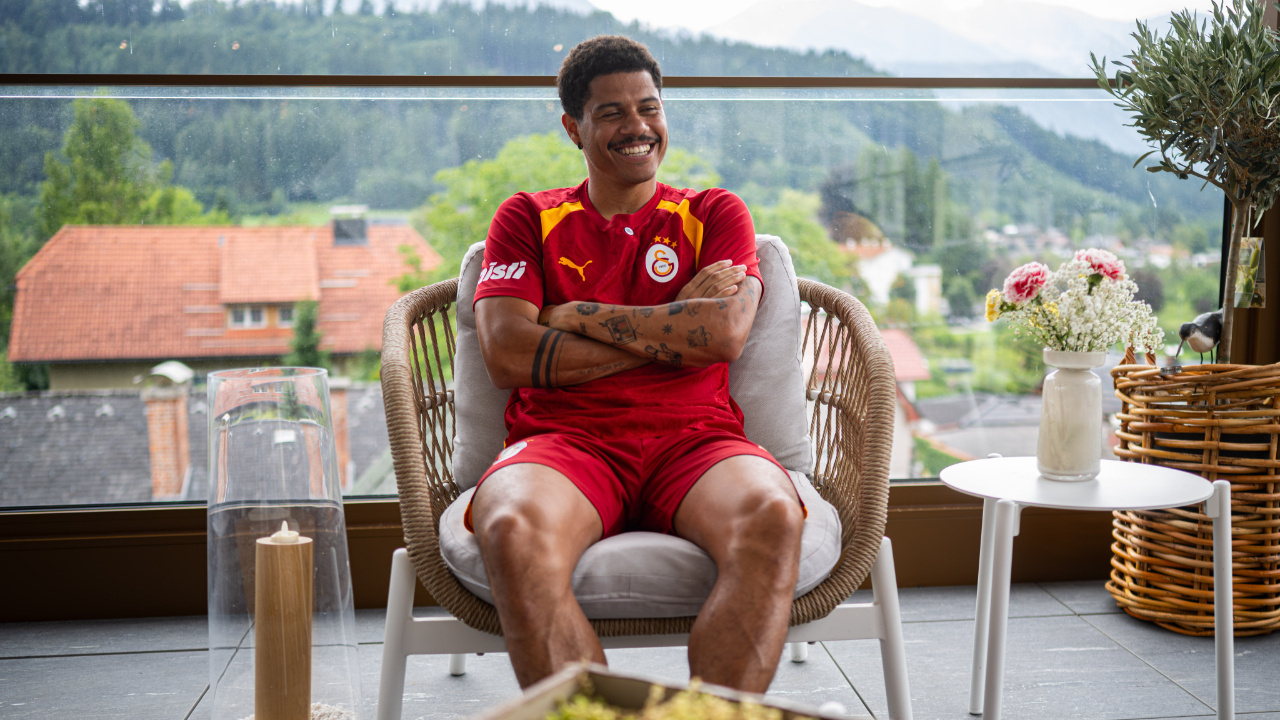 Galatasarayda oynuyor ama hayali baska hangi lige gitmek istedigini acikladi zbLB5VEn